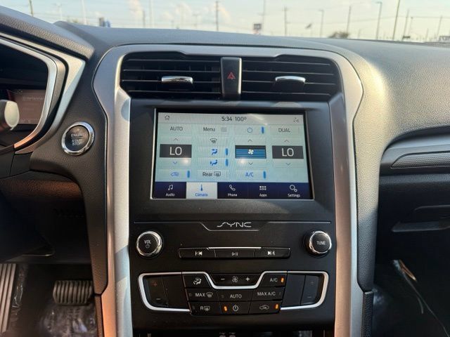 Used 2020 Ford Fusion SE FWD image 22