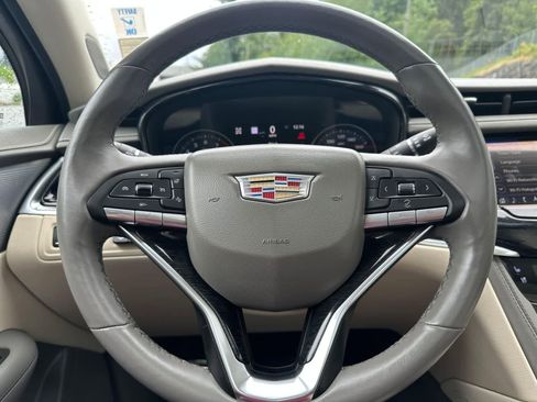 Used 2023 Cadillac XT6 Premium Luxury w/ Technology Package AWD/4WD image 21