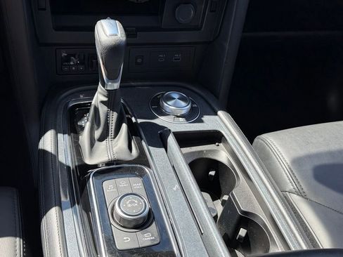 Used 2024 Nissan Armada SV image 15