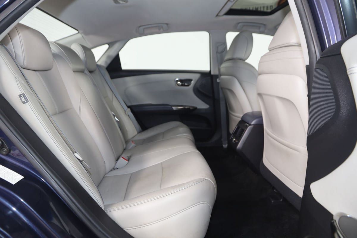 Used 2014 Toyota Avalon Limited w/ Technology Package FWD image 14