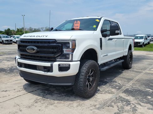 Used 2022 Ford F350 Lariat w/ Black Appearance Package AWD/4WD image 3