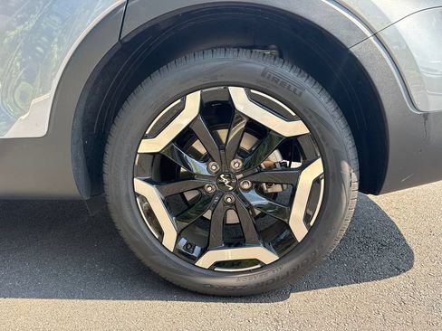 Used 2024 Kia Telluride EX w/ EX Captain's Chair Package FWD image 19