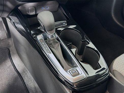 Used 2025 Chevrolet Trax LT w/ LT Convenience Package image 17