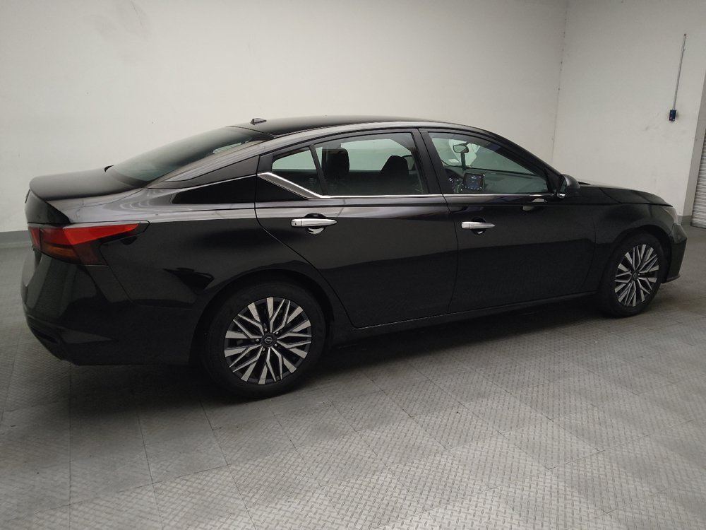 Used 2025 Nissan Altima 2.5 SV FWD image 10