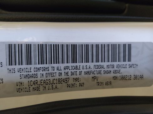 Used 2018 Jeep Grand Cherokee Laredo image 33