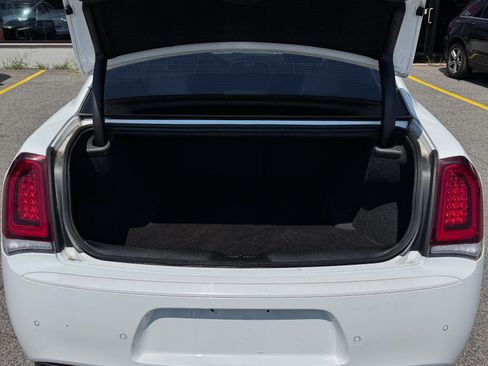 Used 2022 Chrysler 300 Touring L w/ Comfort Group image 8