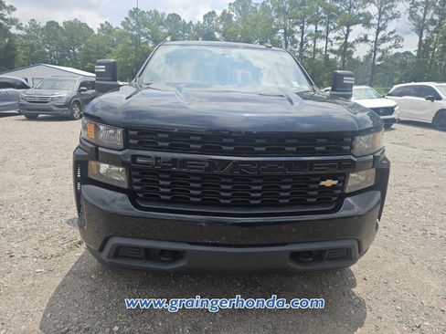 Used 2019 Chevrolet Silverado 1500 Custom w/ Custom Max Trailering Package AWD/4WD image 3