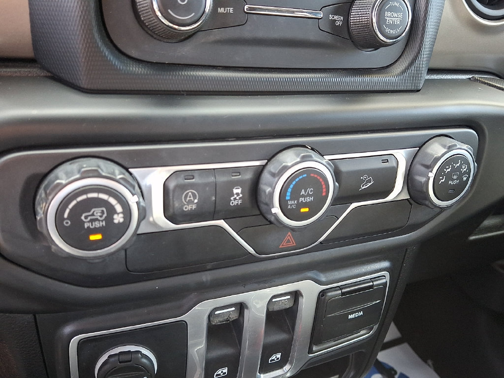 Used 2018 Jeep Wrangler Sport AWD/4WD image 16