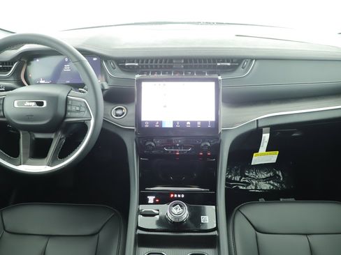 New 2024 Jeep Wagoneer L Series III w/ HD Trailer Tow Package image 15