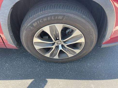 Used 2022 Toyota Highlander XLE image 5