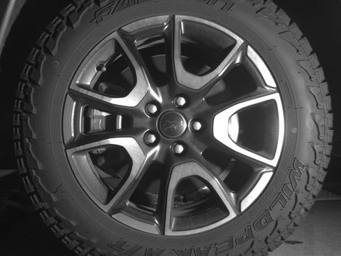 Used 2025 Jeep Compass Trailhawk AWD/4WD image 12