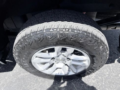 Used 2023 Chevrolet Silverado 1500 LT w/ Z71 Off-Road Package AWD/4WD image 50