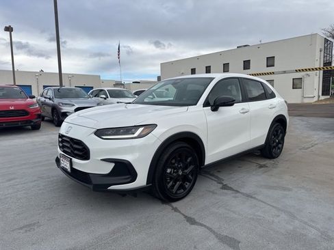 Used 2025 Honda HR-V Sport image 2