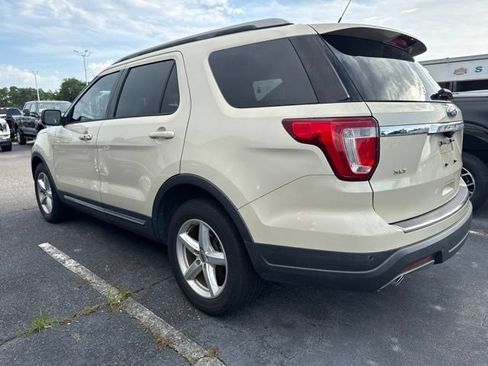 Used 2018 Ford Explorer XLT w/ Equipment Group 202A FWD image 5