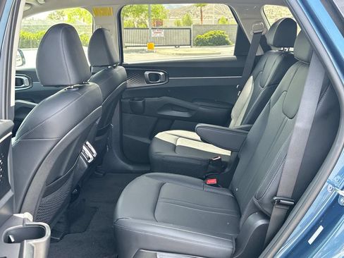 New 2025 Kia Sorento EX image 11