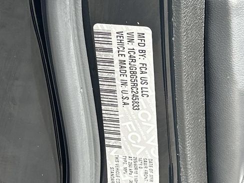 Used 2024 Jeep Grand Cherokee Limited RWD image 32