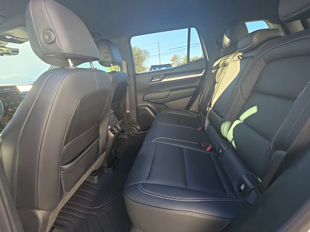 Used 2025 GMC Terrain Elevation w/ Elevation Premium Package AWD/4WD image 17