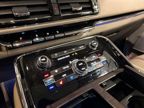Used 2024 Lincoln Navigator Reserve image 17