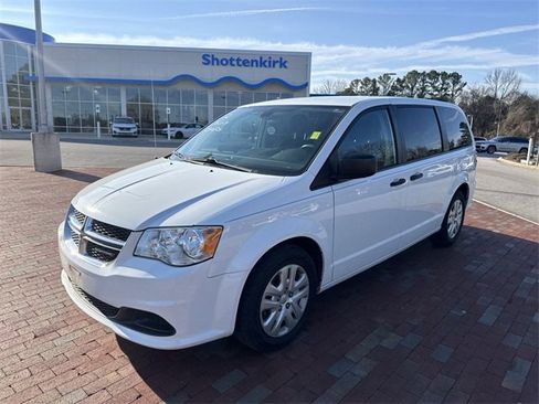 Used 2019 Dodge Grand Caravan SE image 4
