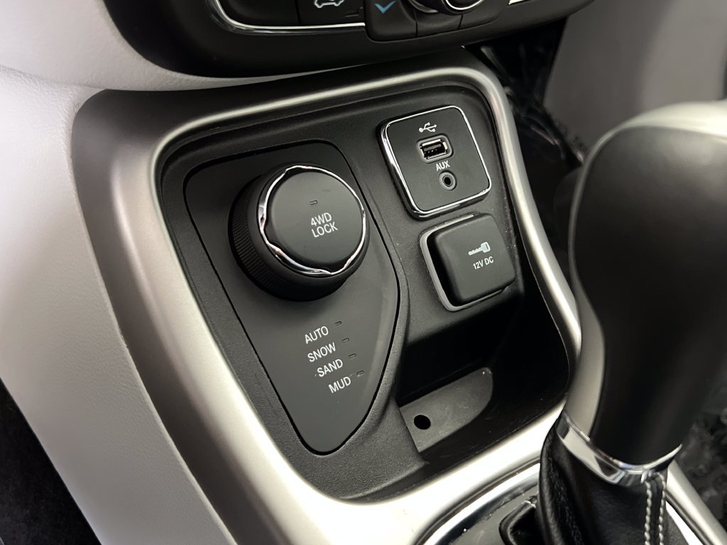 Used 2018 Jeep Compass Latitude w/ Popular Equipment Group AWD/4WD image 30