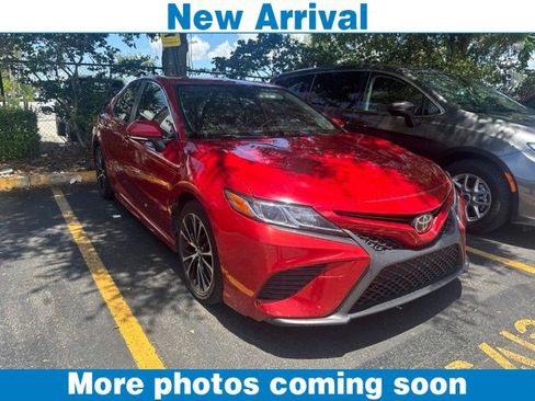 Used 2019 Toyota Camry SE w/ Convenience Package FWD image 1