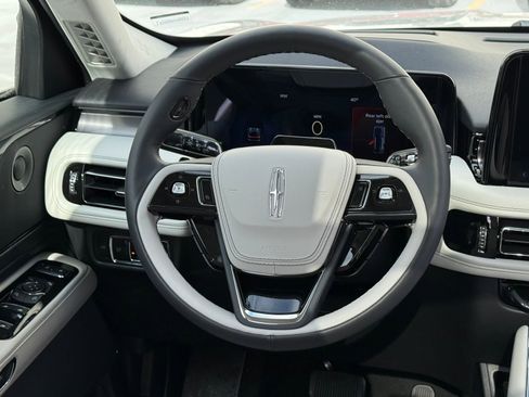 New 2026 Lincoln Aviator AWD image 21