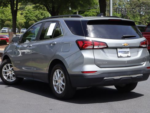 Used 2024 Chevrolet Equinox LT FWD image 3