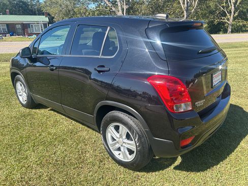 Used 2022 Chevrolet Trax LS w/ Tint and Cruise Package image 12