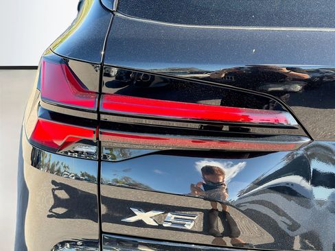 New 2026 BMW X5 xDrive50e w/ Climate Comfort Package image 11