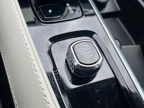 Used 2025 Volvo XC90 B6 Plus w/ Protection Package Premier image 10