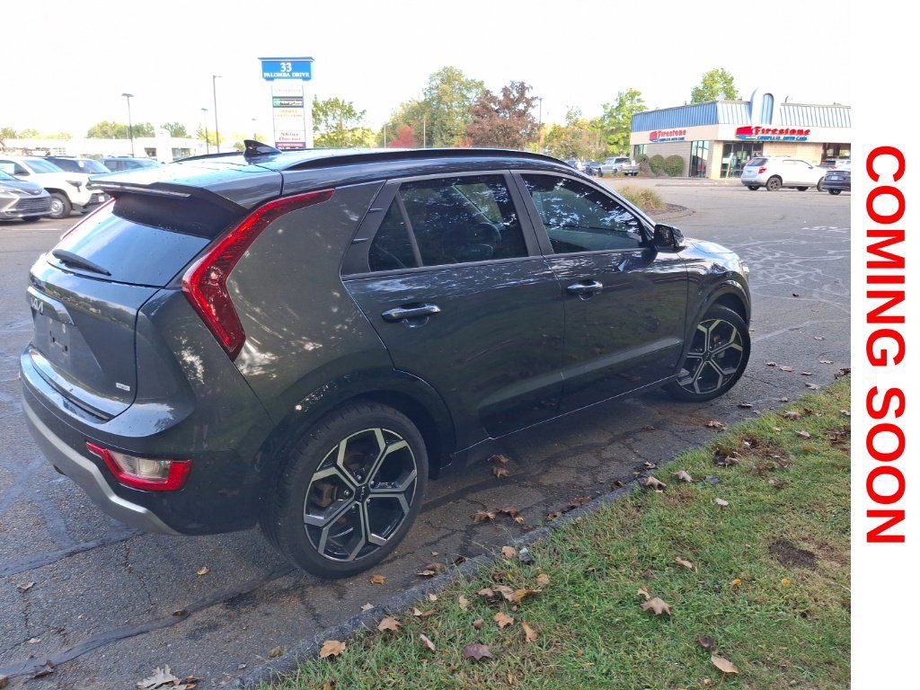 Used 2023 Kia Niro EX Touring FWD image 5
