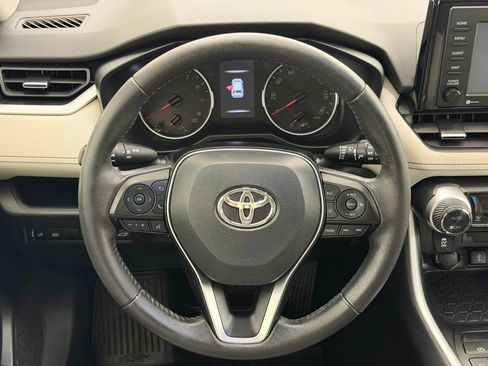 Used 2021 Toyota RAV4 XLE Premium FWD image 11