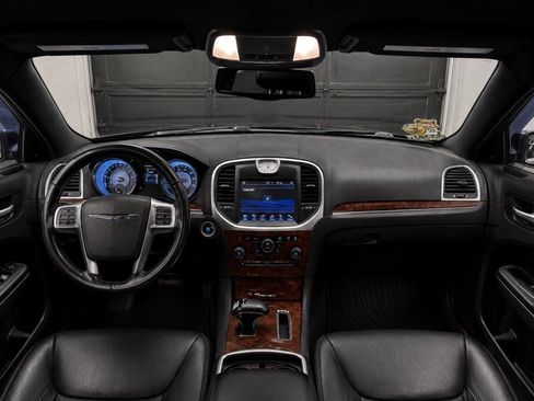 Used 2012 Chrysler 300 Limited RWD image 17