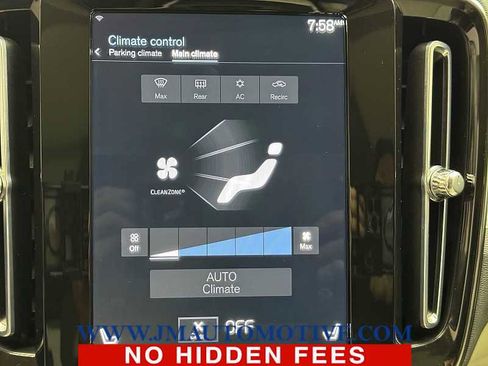 Used 2022 Volvo XC40 T5 Momentum w/ Climate Package image 26