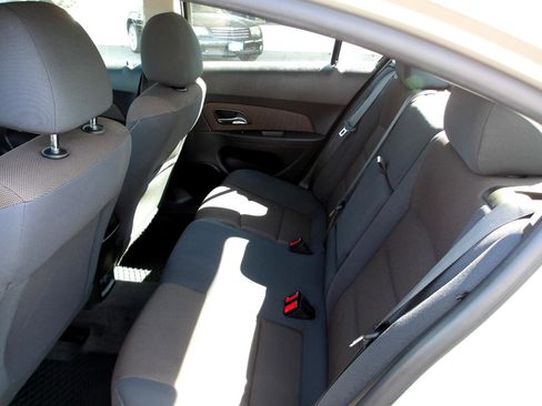 Used 2015 Chevrolet Cruze LT image 10