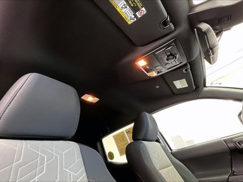 Used 2022 Toyota Tacoma TRD Off-Road image 25