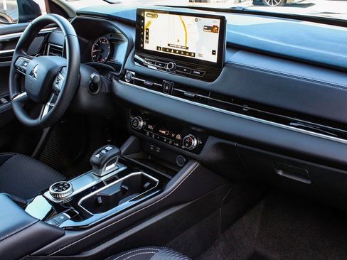 New 2025 Mitsubishi Outlander ES image 43