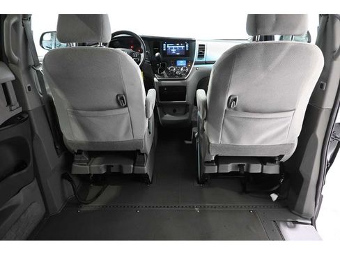 Used 2015 Toyota Sienna LE image 20