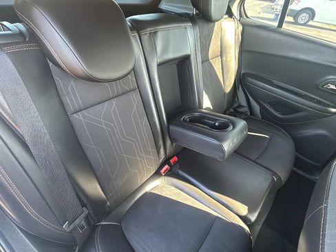 Used 2018 Chevrolet Trax LT w/ Sun & Sound Package FWD image 11