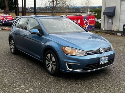 Used 2016 Volkswagen e-Golf SE w/ DC Fast Charging Package image 7