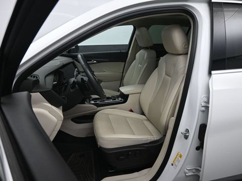 Used 2022 Buick Envision Essence w/ Technology Package I AWD/4WD image 21