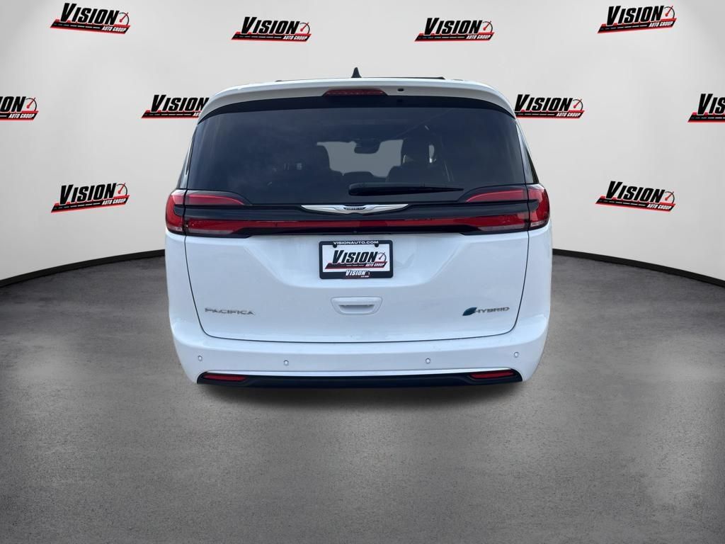 Used 2023 Chrysler Pacifica Pinnacle FWD image 4