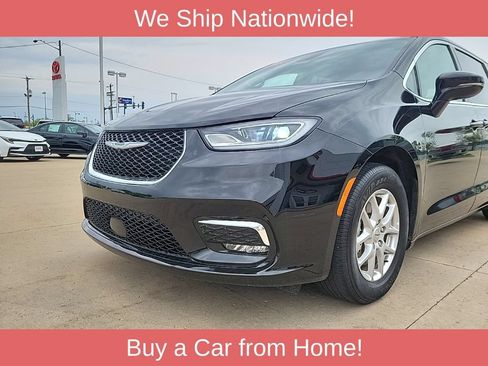 Used 2024 Chrysler Pacifica Touring-L FWD image 15
