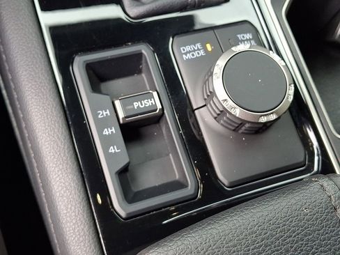 Used 2025 Toyota Tundra Limited AWD/4WD image 25
