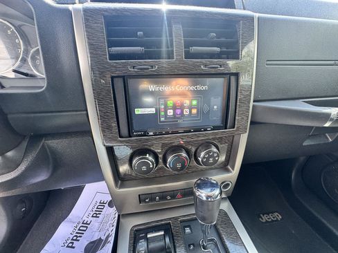 Used 2011 Jeep Liberty Limited w/ Tire & Wheel Group AWD/4WD image 20