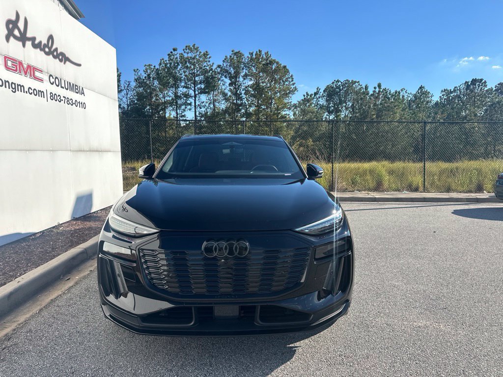 Used 2025 Audi SQ6 e-tron Prestige AWD/4WD image 2