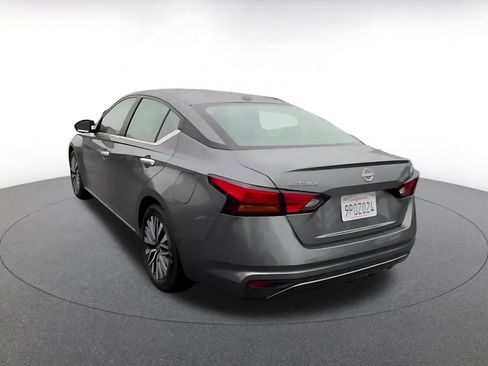 Used 2025 Nissan Altima 2.5 SV image 10