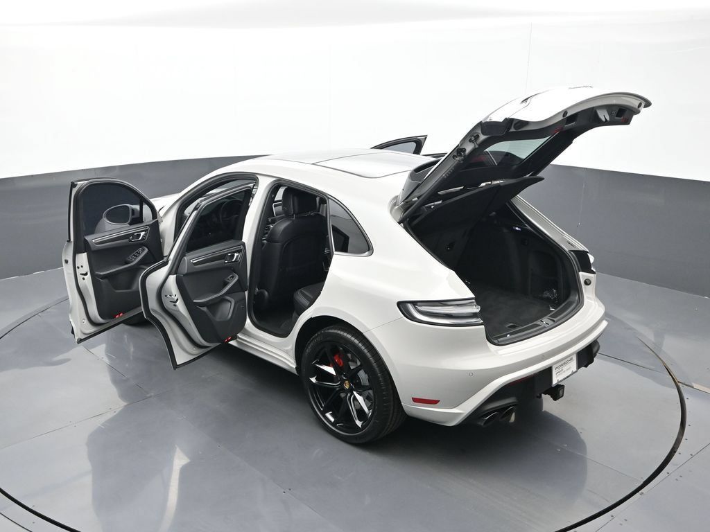 Certified 2025 Porsche Macan GTS AWD/4WD image 28