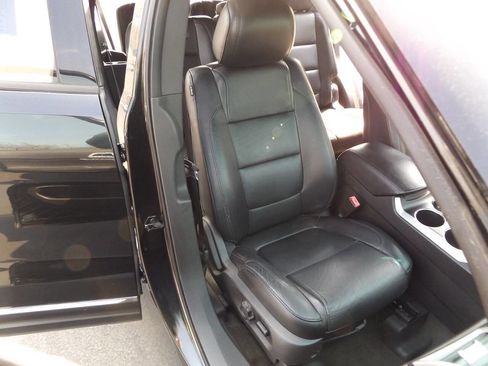 Used 2013 Ford Explorer XLT image 24