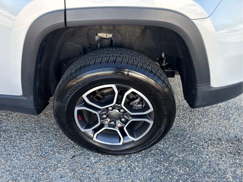 Used 2022 Jeep Grand Cherokee Trailhawk AWD/4WD image 17